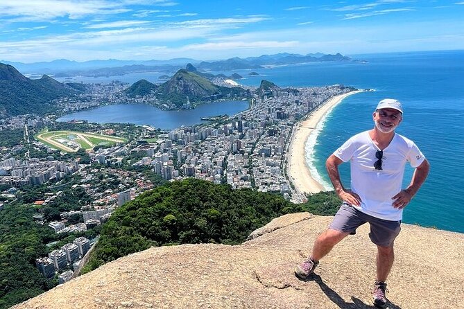 2h30 circuit in the Vidigal Favela - A pause at a local home with a wide Rio view