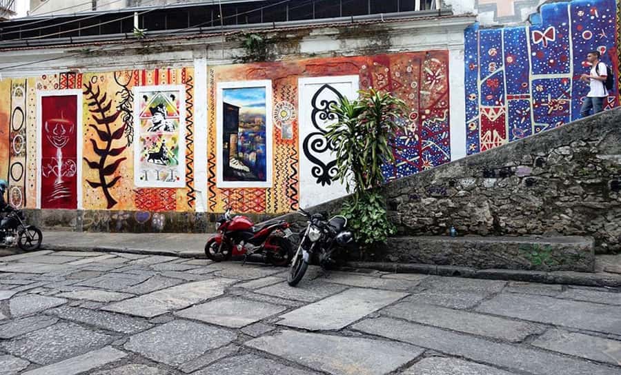 3-Hour Urban Arts Walking Tour - Languages, communication, and booking flexibility