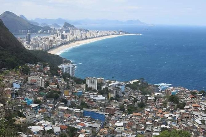 A socio-educational and gastronomic experience in the Vidigal favela - Walking downhill through alleys and narrow lanes
