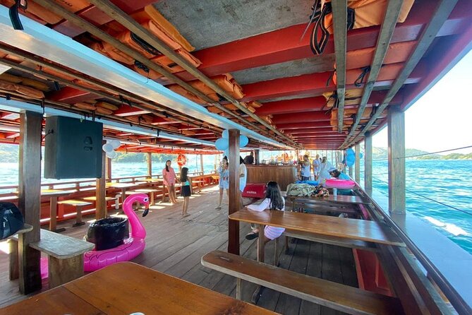 Angra dos Reis Boat Tour with Lunch - Lagoa Azul, a natural aquarium with cold water