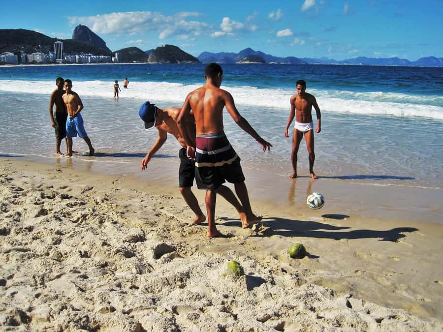 Bossa Nova and the Carioca life - Copacabana and Ipanema - Crossing from Ipanema into Copacabana