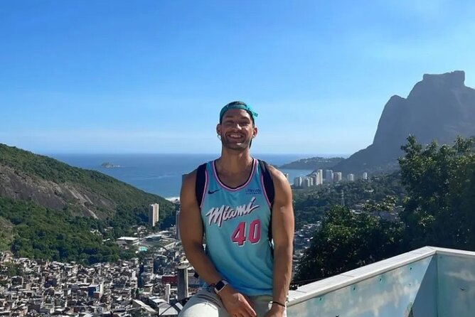 Explore the history and culture of Favela da Rocinha - Walking through Rocinha’s daily life