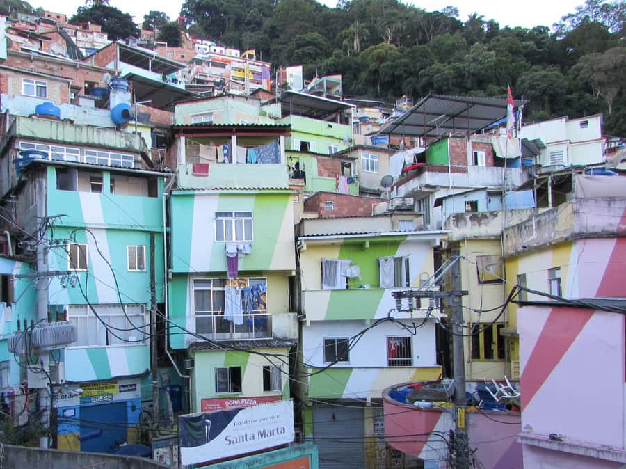 Favela Santa Marta: Walking Tour with local guide - Walking among colorful homes and local projects