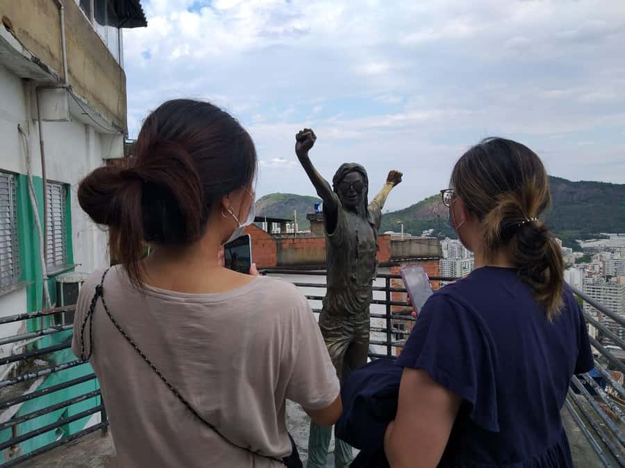 Favela Santa Marta: Walking Tour with local guide - Street art, the arts center, and the sports center