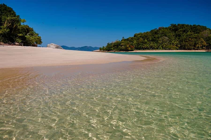 From Rio de Janeiro: Angra dos Reis Boat Trip with Lunch - Timing, crowds, and the high-season problem