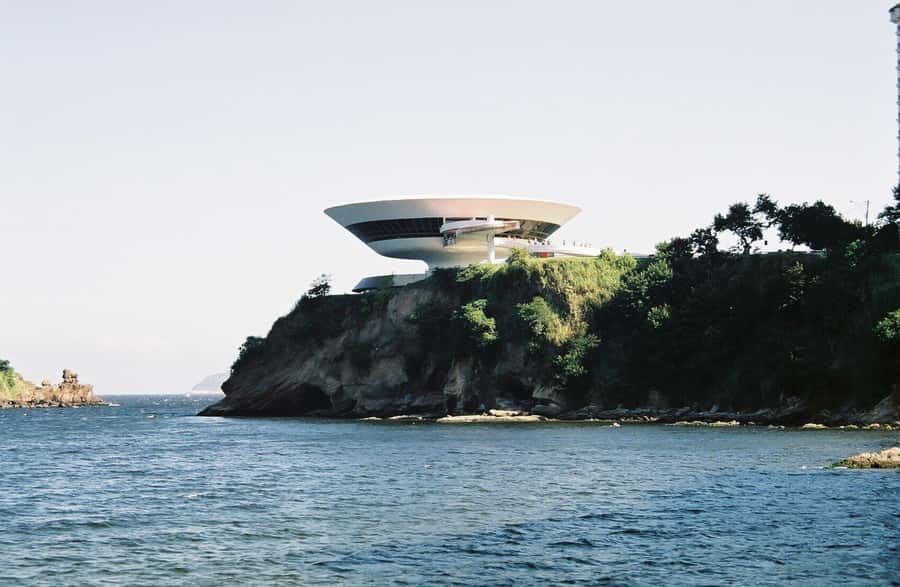 From Rio de Janeiro: Niterói Day Trip - Walking through Niemeyer Way