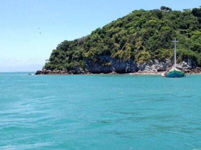 Full Day in Búzios with Catamaran Tour and Lunch