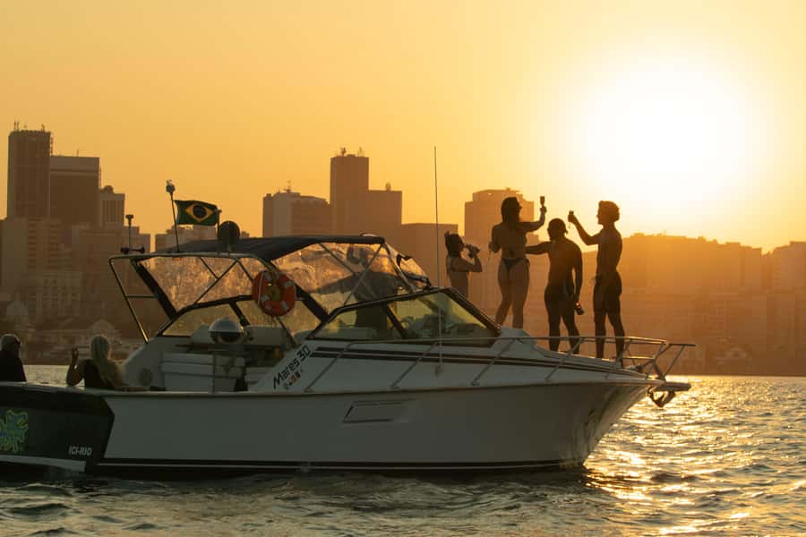 Glória: Sunset Speedboat Cruise with Drinks and Snacks - A 50-minute swim at Adão Beach