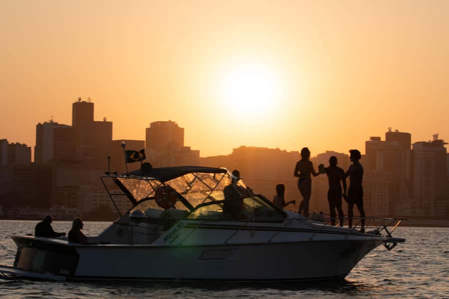Glória: Sunset Speedboat Cruise with Drinks and Snacks - Drinks, snacks, music, and the comfort question