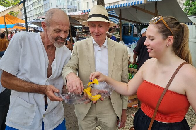 Guided Market Fruit Tasting in Rio with 15+ Exotic Flavors - The guide can shape the experience