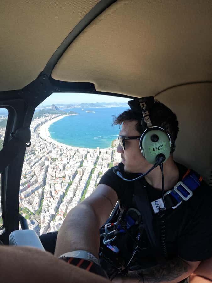 Helicopter flight no doors in Rio de Janeiro - Leblon and Ipanema from above
