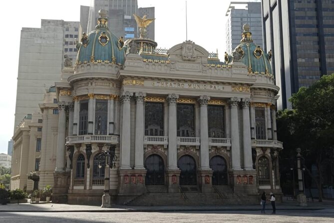 Learn the History of Rio with an Unforgettable City Center Walking Tour - Meeting the guide at Theatro Municipal