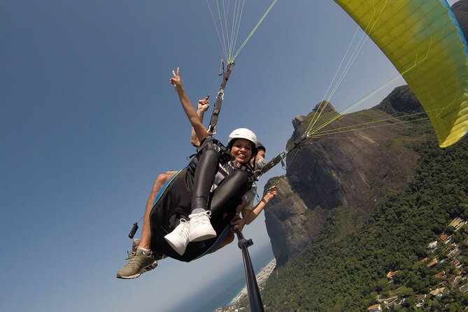 Paragliding in Rio de Janeiro - The ride down to São Conrado Beach