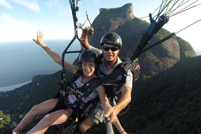 Paragliding in Rio de Janeiro - Flying beside Pedra da Gávea