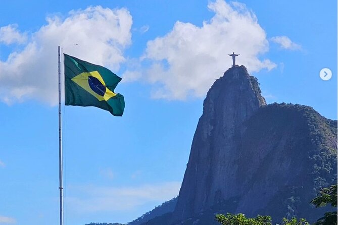 Private and Customizable Tour in Rio de Janeiro - São Bento and the samba sites show a different Rio