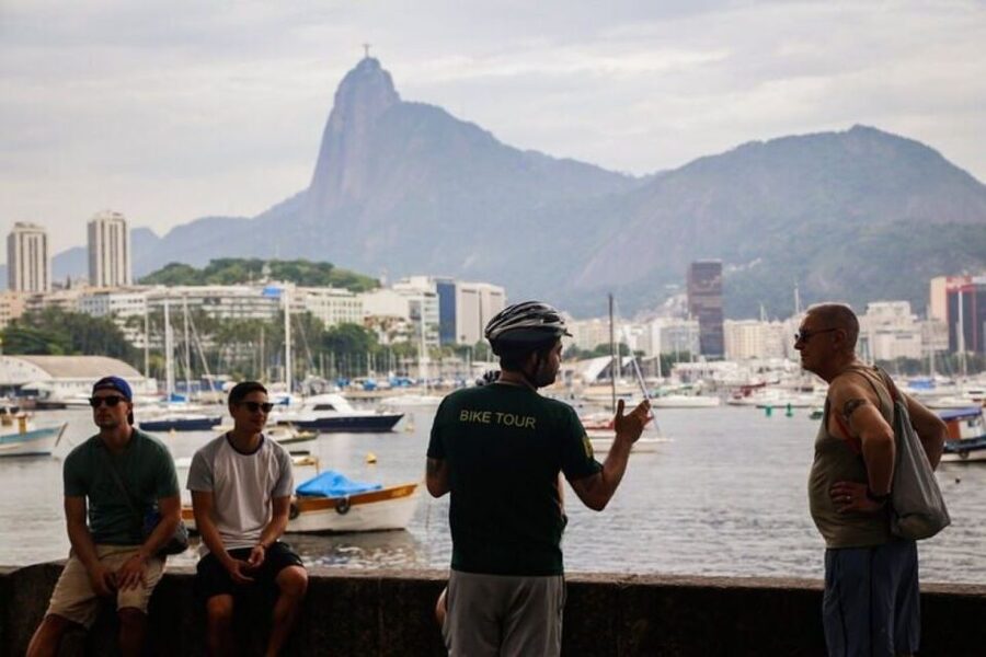 Rio Bike Tour – Discover the Beaches and Lagoon - What the guide adds to the ride