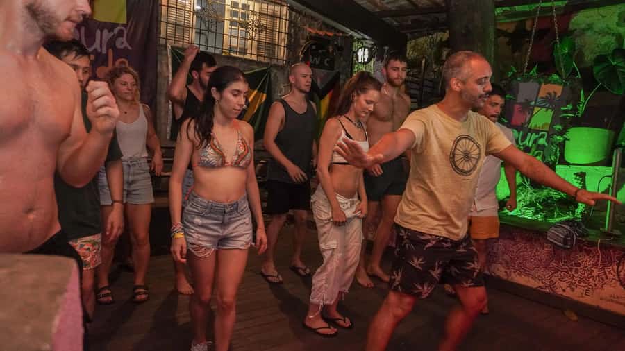 Rio: Caipirinha Workshop and Samba Class - Learning samba with a professional teacher