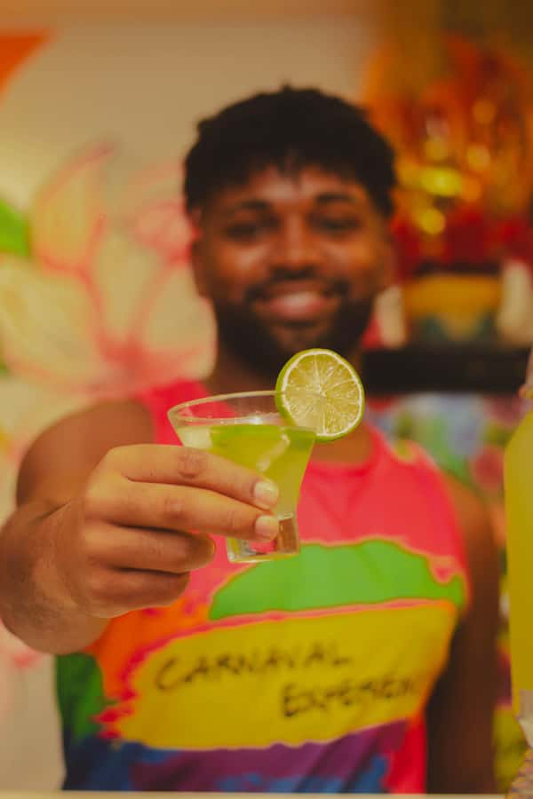 Rio: Carnival Backstage Tour at Samba City with Cocktail - Learning samba without needing dance experience