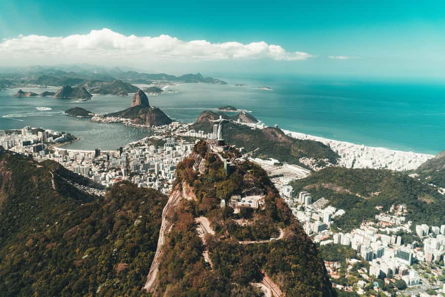 Rio: Cristo Redentor, Pão de Açúcar , almoço em churrascaria - Taking the Bondinho up Sugarloaf Mountain