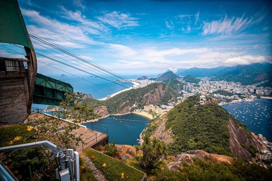 Rio: Cristo Redentor, Pão de Açúcar , almoço em churrascaria - Riding up Corcovado to Christ the Redeemer