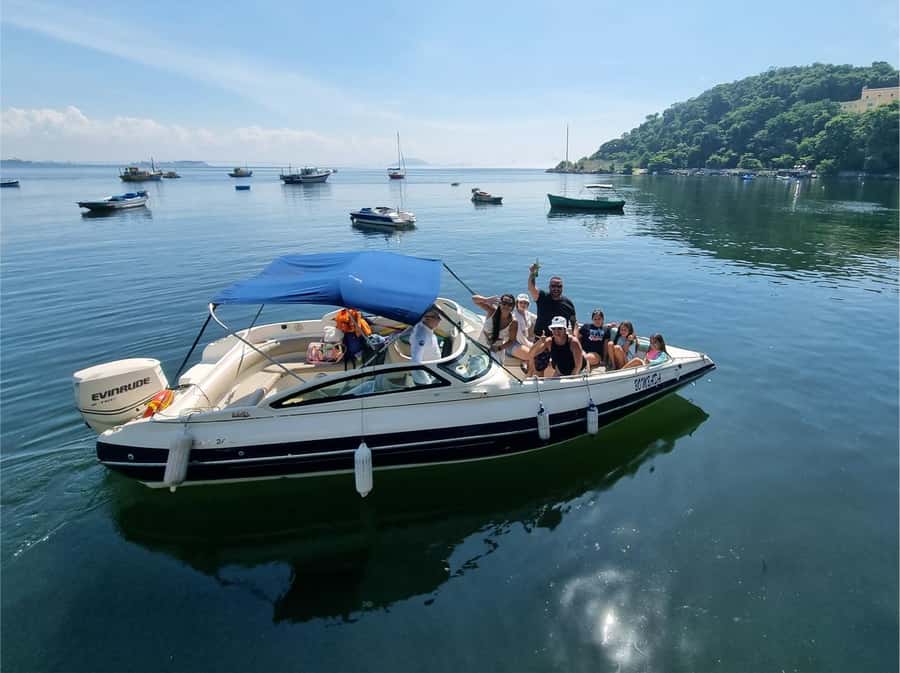 Rio de Janeiro: Boat Tour - Sunset with Beer - Copacabana, Arpoador, and the changing city view