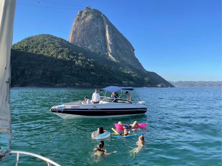 Rio de Janeiro: Boat Tour - Sunset with Beer - Niterói and the bay’s working edge