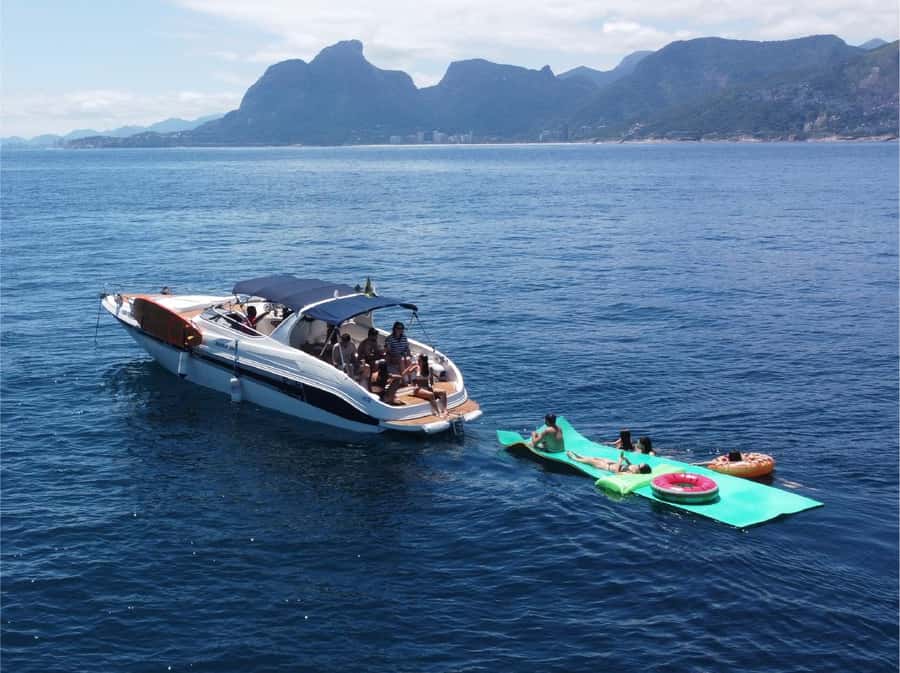 Rio de Janeiro: Boat Tour - Sunset with Beer - Drinks, guides, and the human side of the trip