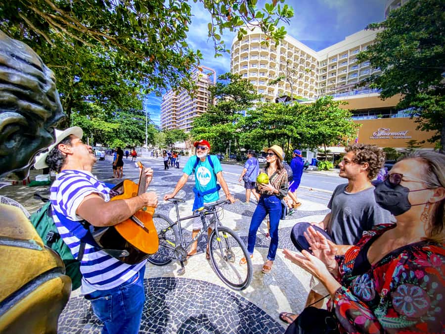 Rio de Janeiro: Bossa Nova Walking Tour with Guide - Praça General Osório and the local rhythm of Ipanema
