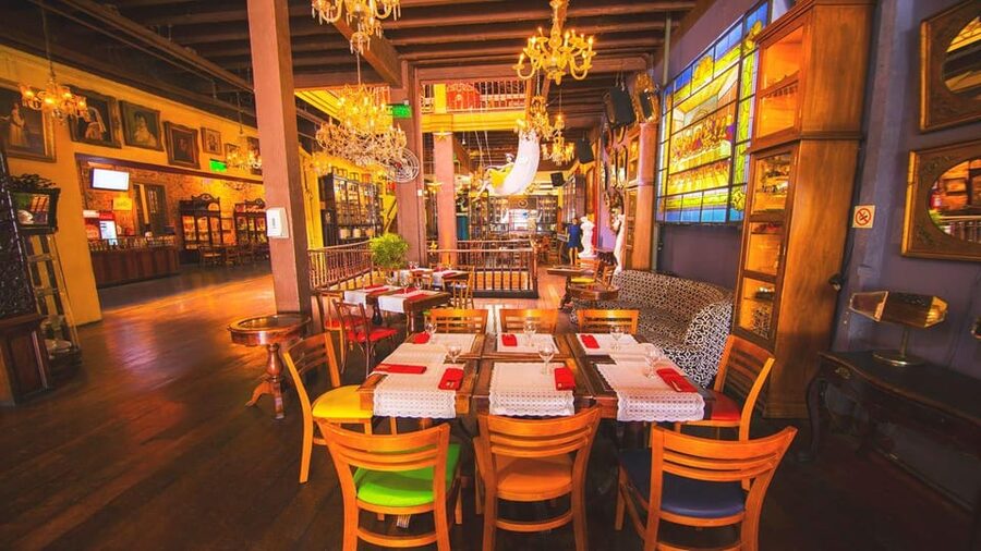 Rio de Janeiro: Brazilian Music at Rio Scenarium with Dinner - Entering the three-story Rio Scenarium