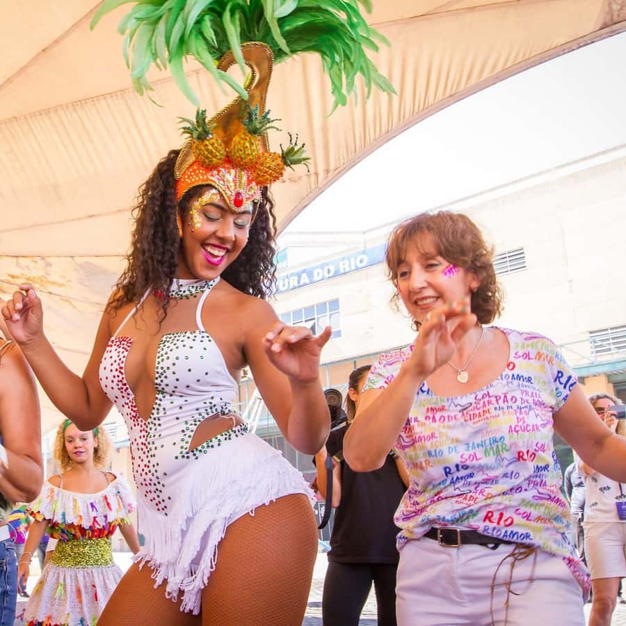 Rio de Janeiro: Carnaval Backstage Tour and Samba Class - Entering the samba school and Samba City