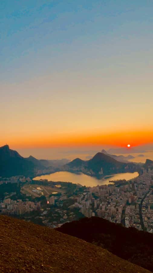 Rio de Janeiro: Dois Irmãos Peak Sunrise, Day or Sunset Hike - Guide quality and languages