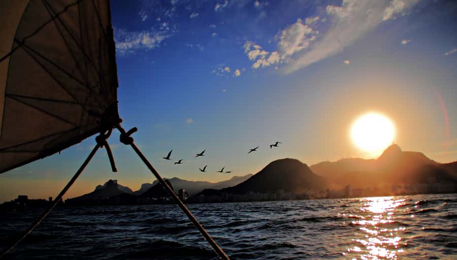 Rio de Janeiro: Guanabara Bay Sunset Sailing Tour & Drinks - Key points at a glance