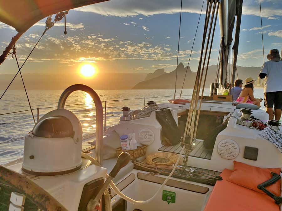 Rio de Janeiro: Guanabara Bay Sunset Sailing Tour & Drinks - Boarding at Marina da Glória