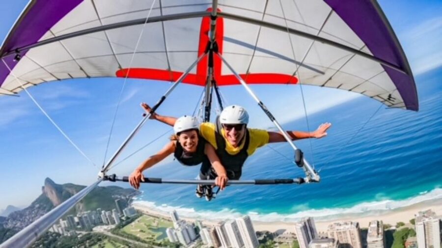 Rio de Janeiro: Hang Gliding Adventure - The beach landing at São Conrado