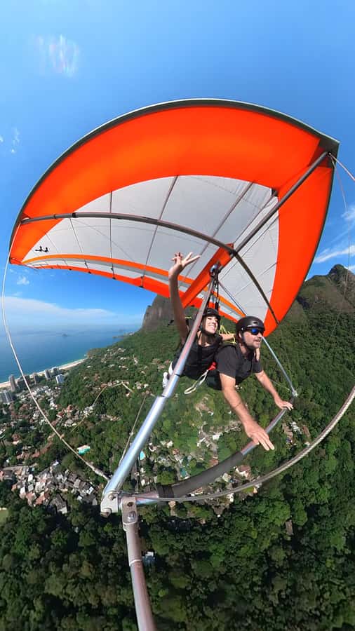 Rio de Janeiro: Hang Gliding or Paragliding Flights - The pilots and the feel of the operation