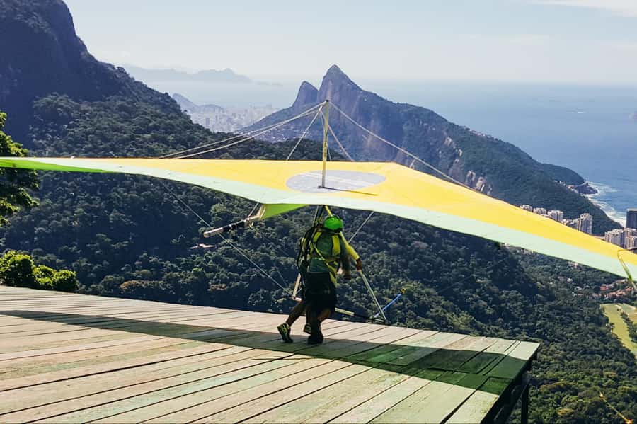 Rio de Janeiro: Hang Gliding Tandem Flight - A beach landing at São Conrado