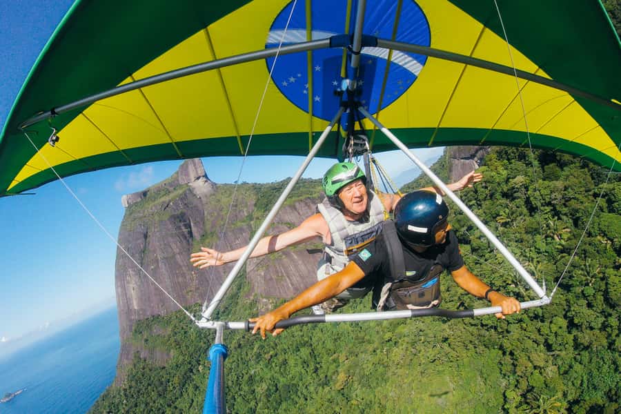 Rio de Janeiro: Hang Gliding Tandem Flight - From pickup to the Brazilian Confederation headquarters