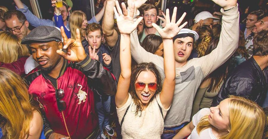 Rio de Janeiro: Late Night Boat Party with DJ and Dancing - Four hours on a two-floor floating nightclub