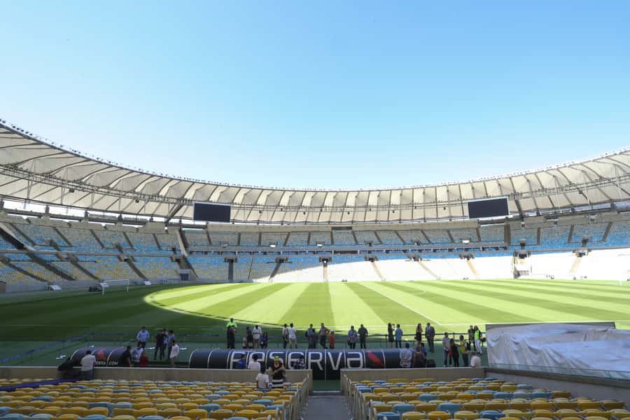 Rio de Janeiro: Maracanã & Flamengo Football Tour - Guides and the feel of the day