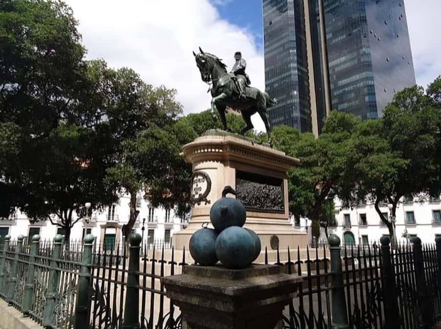Rio de Janeiro : Must-See Sites Walking Tour With A Guide - Centro and the layers of modern Rio
