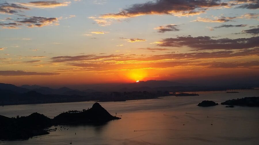 Rio de Janeiro: Niterói Day Trip - Itacoatiara Beach and the Sunset Finish