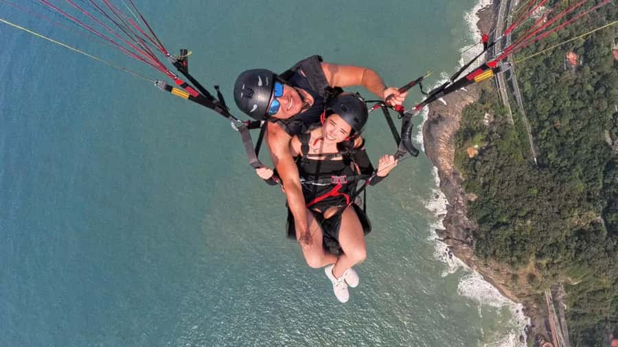 Rio de Janeiro : Paragliding Tandem Flights over Rio - Meeting Sandro at São Conrado Flight Club