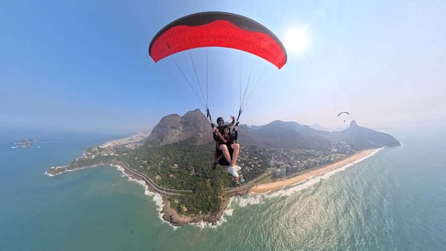Rio de Janeiro : Paragliding Tandem Flights over Rio - Preparing for the Run at the Ramp