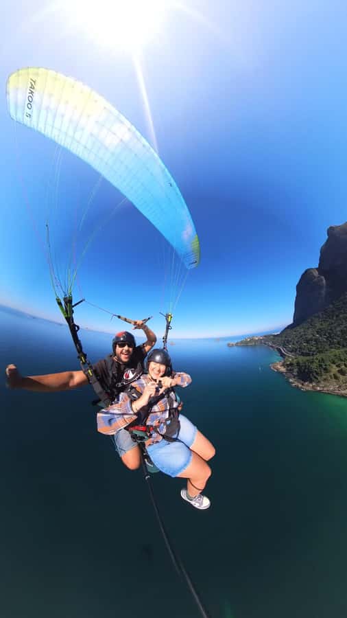 Rio de janeiro : Paragliding Tandem Flights over Rio - Landing at São Conrado Beach