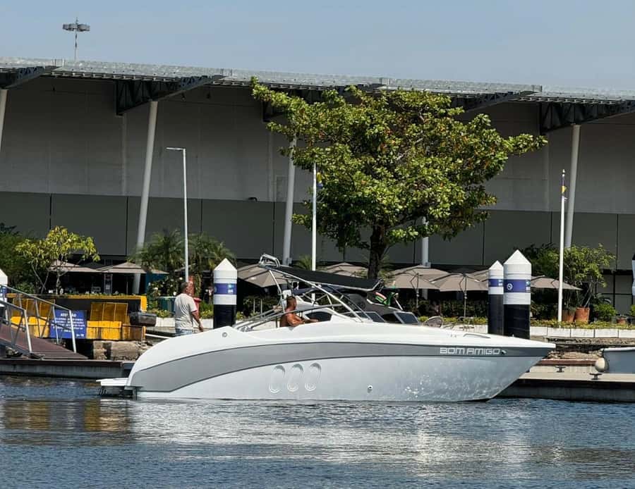 Rio de Janeiro: Private Speedboat Trip - What the sailor does, and what the trip does not promise