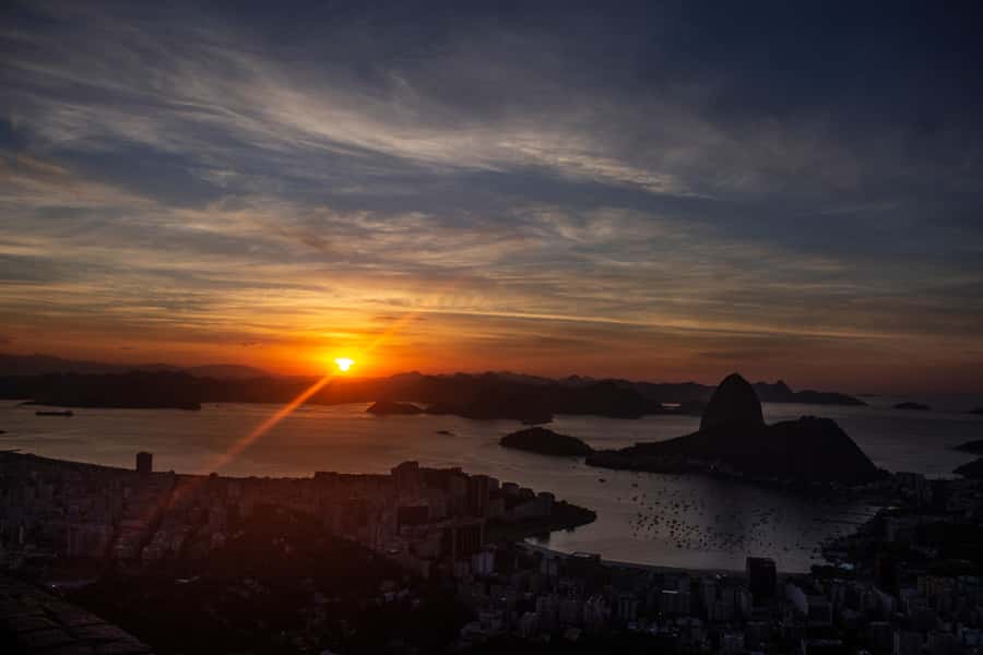 Rio de Janeiro: Private Sunrise Tour at Mirante Dona Marta - Sugarloaf, Christ the Redeemer, Niterói, and the ocean
