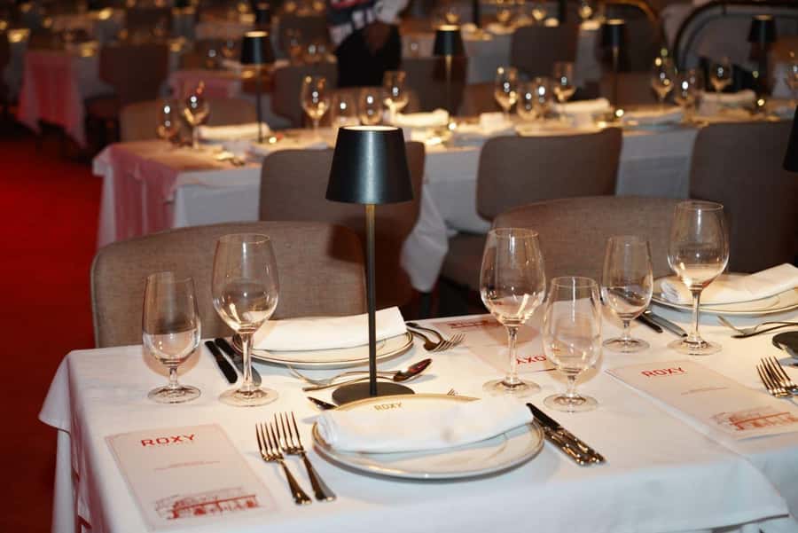 Rio de Janeiro: Roxy Dinner Show with Hotel Pickup - Five regions of Brazil in one production