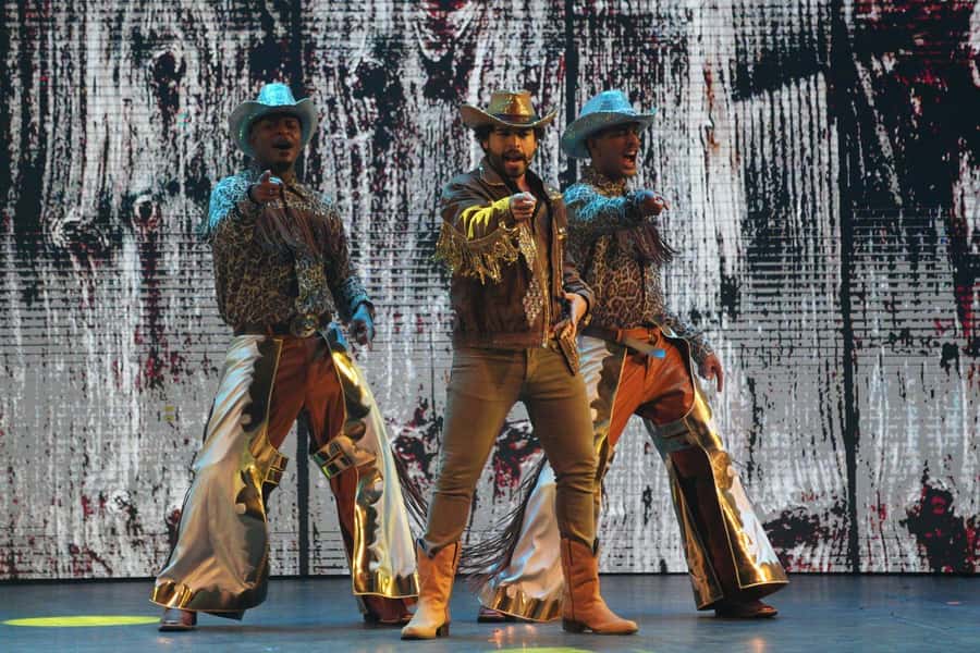 Rio de Janeiro: Roxy Dinner Show with Hotel Pickup - Who will enjoy the Roxy Dinner Show?