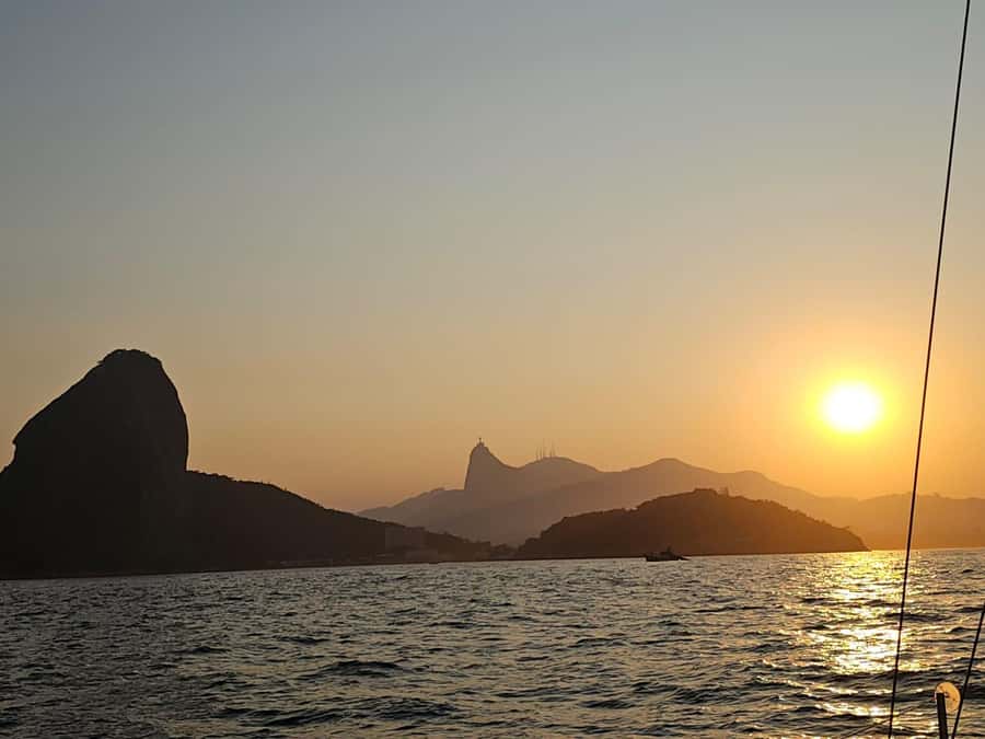 Rio de Janeiro: Sailing Sunset Tour with Snacks and Drinks - Sailing toward Rio or Niteroi