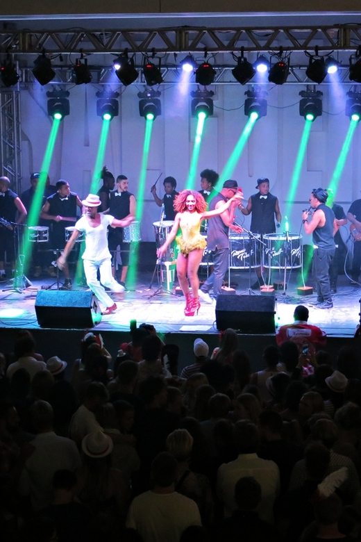 Rio de Janeiro: Salgueiro Samba School Rehearsal Tour - The three-hour show: drums, dancers, and flags